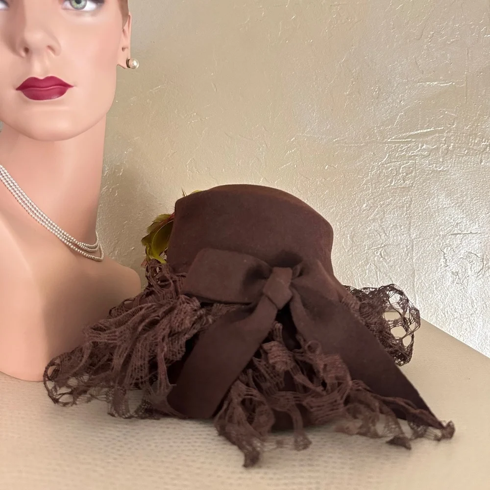 MESMERIZING 1940's BROWN FELT HAT. AMAZING FULL VEIL + YELLOW/BROWN/RED FEATHERS - Picture 12 of 14